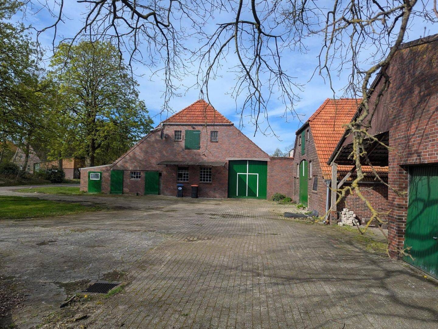 Immobilie in Bockhorn - gepflegter Resthof mit Wohn- u. Wirtschaftsgebäuden                     und 1,5 ha Ländereien - Bild 2
