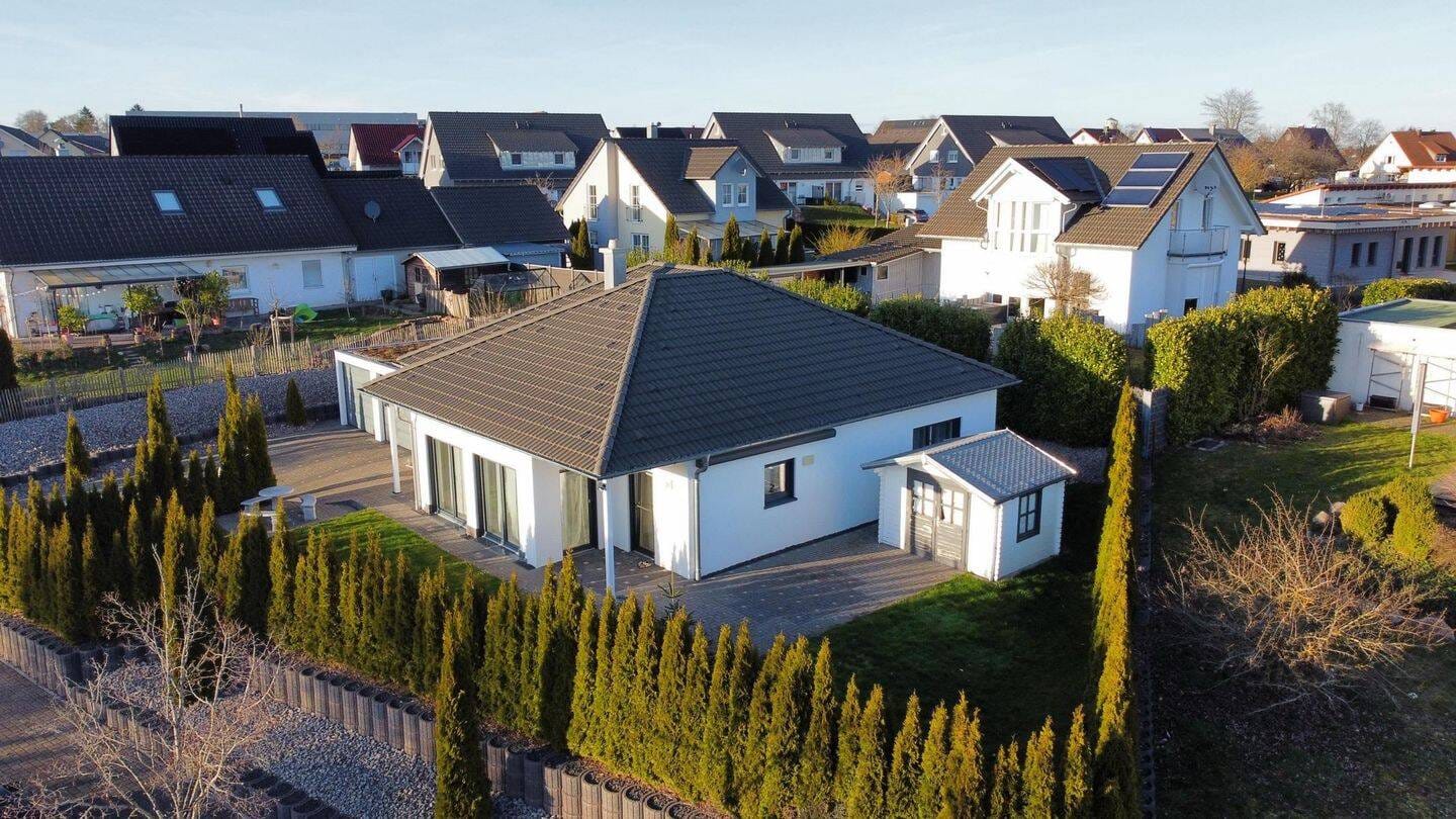 Immobilie in Pfalzgrafenweiler - Hochwertiges Einfamilienhaus - seniorengerecht, energieeffizient & bestens gepflegt - Bild 0