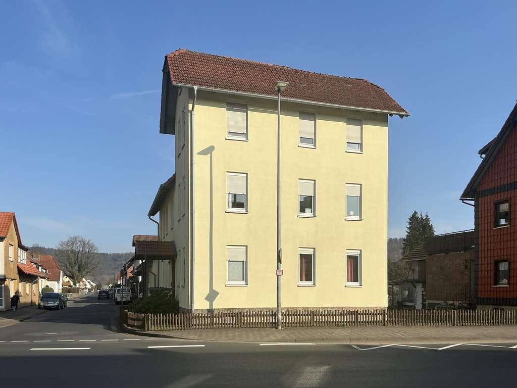 Immobilie in Hann. Münden - Kapitalanlage in Hann. Münden, OT Gimte, Mehrfamilienhaus mit zwei Garagen, voll vermietet - Bild 2