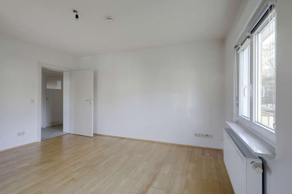 Immobilie in Freiburg im Breisgau - Gepflegte 3-Zimmer-Wohnung mit 2 Balkonen im Erbbaurecht - Bild 2