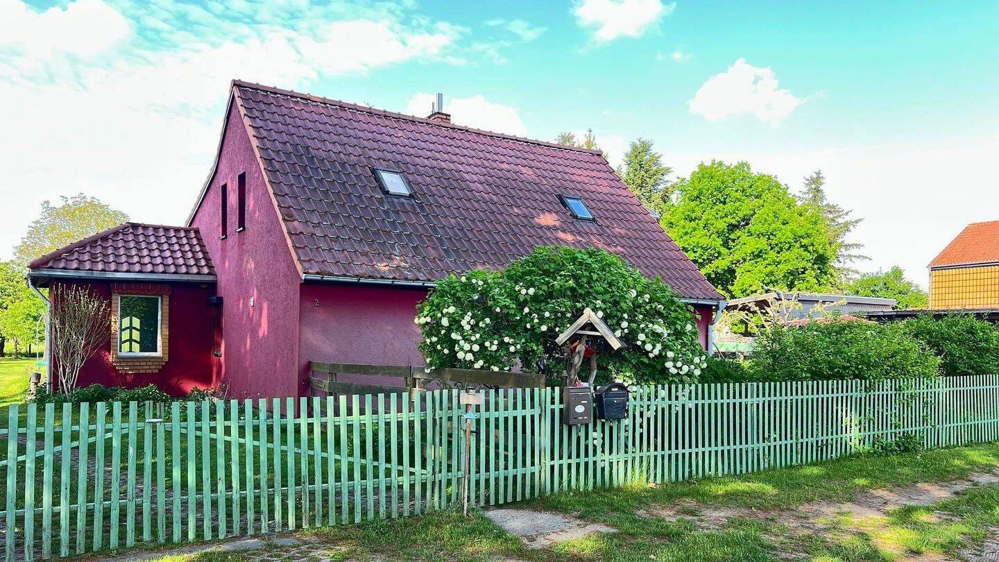 Immobilie in Fürstenberg/Havel - Einfamilienhaus zwischen drei Seen in traumhafter Außenlage von Fürstenberg an der Havel - Bild 1