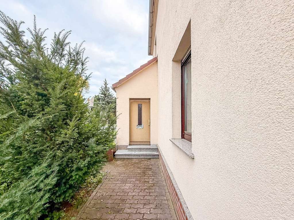 Immobilie in Schönwölkau - Einzug sofort möglich! | Großzügiges Einfamilienhaus mit Sanierungsbedarf | Grüne Lage - Bild 1