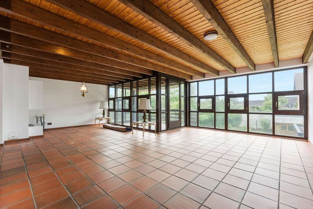 Immobilie in Erftstadt - Architektonisch einzigartiges Zweifamilienhaus mit Loft-Charakter und großem Südgarten in Erftstadt - Bild 1