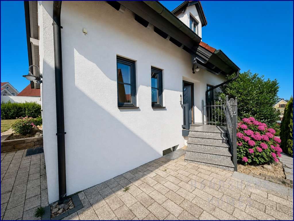 Immobilie in Pörnbach - Repräsentative Villa mit Raum für Mehrgenerationenwohnen und Arbeiten unter einem Dach - Bild 3