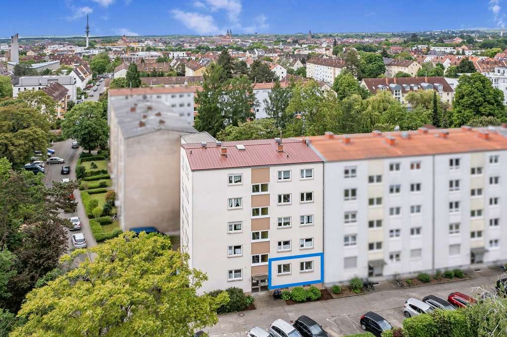 Immobilie in Landau in der Pfalz - Drei-ZKB-Erdgeschosswohnung mit Balkon und Stellplatz im Malerviertel von Landau! - Bild 1