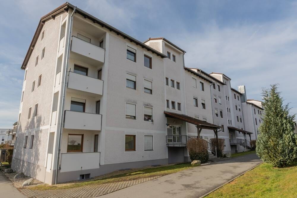 Immobilie in Passau - Günstige Kapitalanlage!  2-Zimmer-Wohnung in Passau-Grubweg mit Kochzeile, Tageslichtbad und Balkon - Bild 0