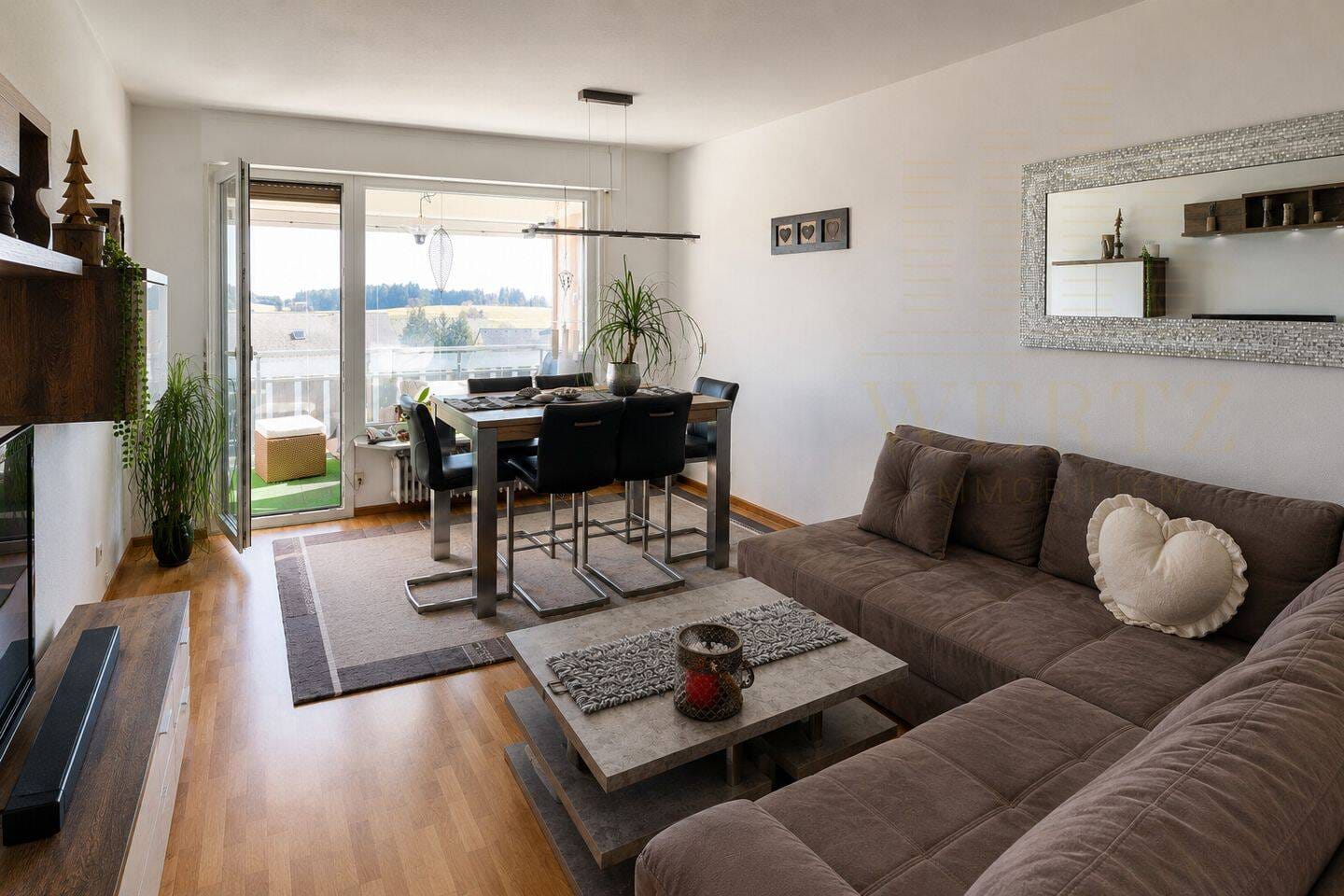 Immobilie in Höchenschwand - Gepflegte Wohnung mit 99 m² Wohnfläche, Wintergarten und drei Balkonen - Bild 1