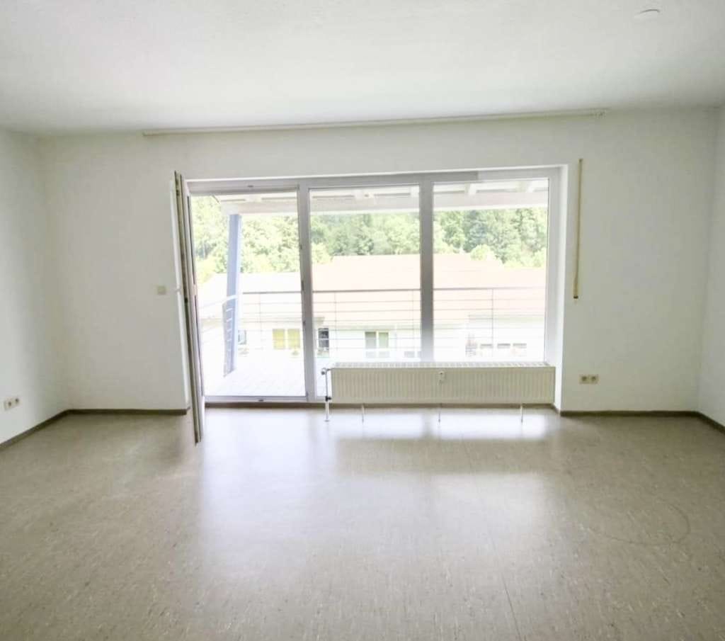 Immobilie in Immendingen - Helle 2-Zimmer-Wohnung mit Balkon, TG-Stellplatz und schöner Aussicht - Bild 3