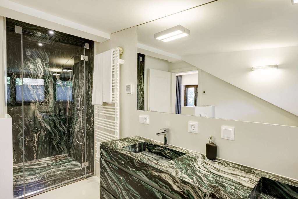 Immobilie in Münsing - Ambach: Landhaus-Traum in Seenähe mit Baureserve - Bild 3