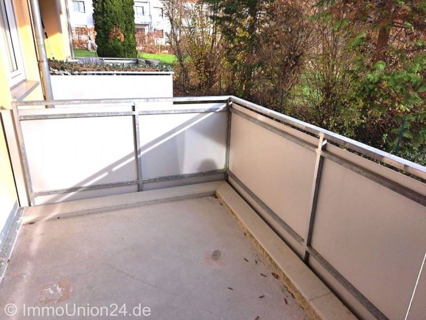 Immobilie in Lehrberg - SOFORT freie 42 qm Komfortwohnung mit herrlichen SONNEN- BALKON + NEUES Bad + KfZ Stellplatz - Bild 2