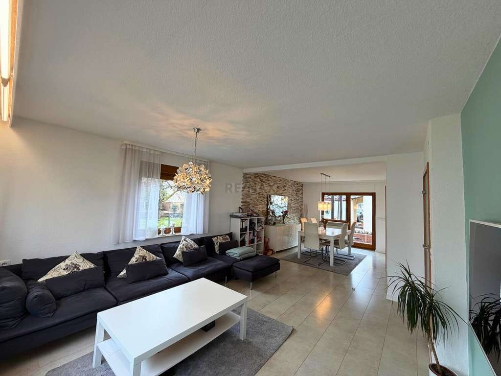 Immobilie in Gingen an der Fils - Ihr neues Familiennest mit Gartenbonus!
5,5 Zimmer in einer charmanten Doppelhaushälfte! - Bild 4