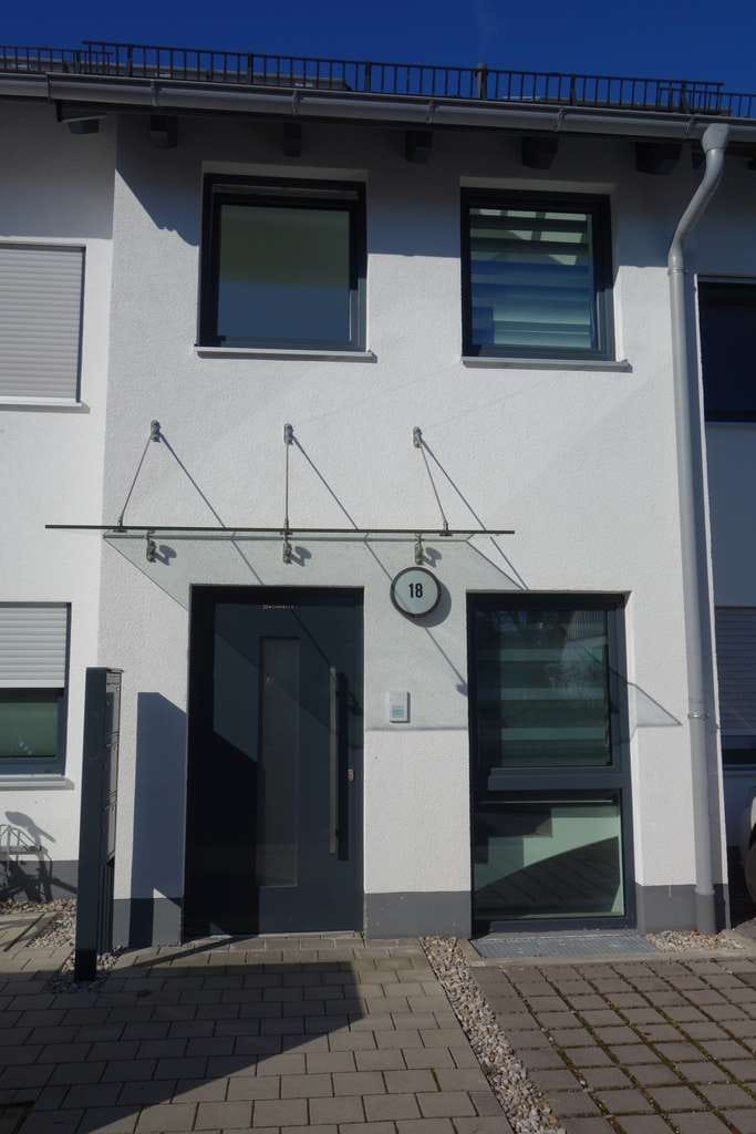 Immobilie in Ismaning - Ismaning: vermietetes Mehrfamilienhaus (3 Wohnungen) Baujahr: 2018 - Bild 2