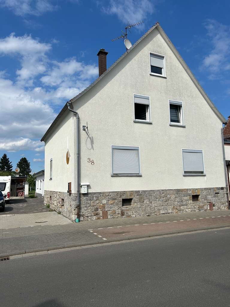 Immobilie in Butzbach - Zweifamilienhaus zum Top-Preis, ohne Garten! - Bild 0