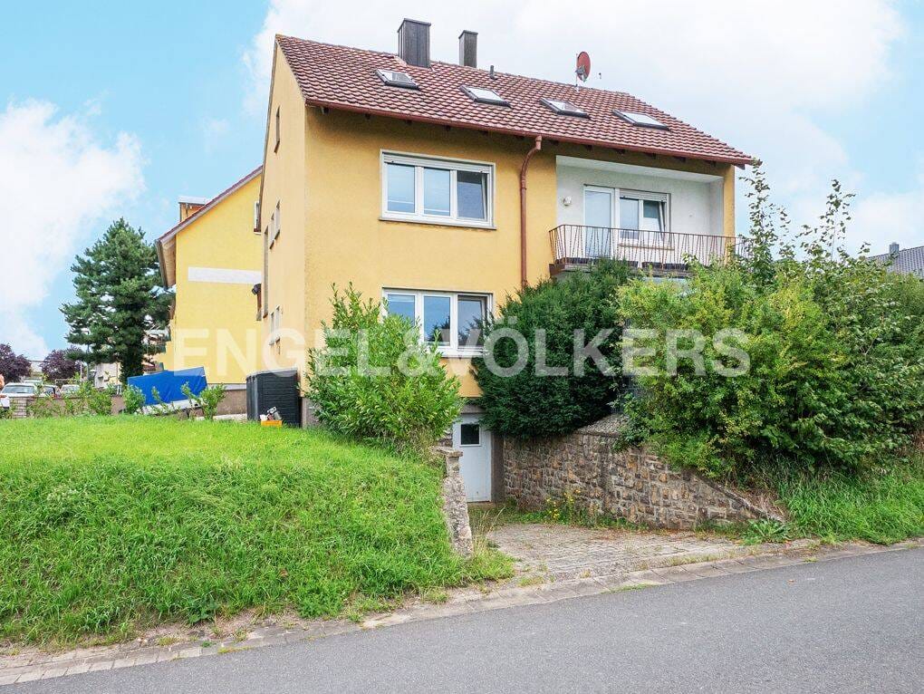 Immobilie in Sulzheim - Viel Raum für Wohnen & Arbeiten - Großzügiges Wohnhaus mit schönem Garten und viel Potenzial - Bild 0
