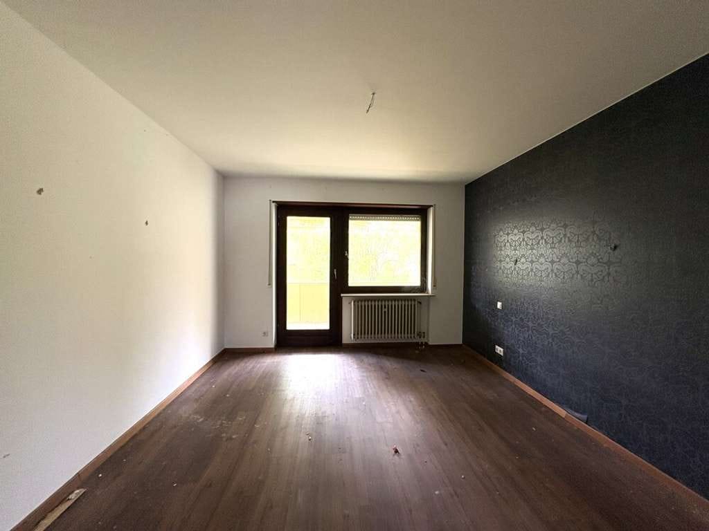 Immobilie in Landau in der Pfalz - Großzügige 4-Zimmer-Wohnung mit Balkon, Garage & viel Potenzial in Landau - Bild 2