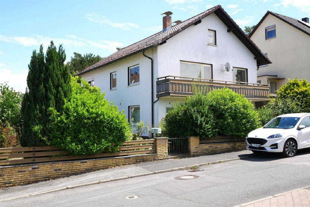 Immobilie in Rödental - Hier lässt es sich gut leben. Geräumiges EFH mit Garten in Rödental - Einberg - Bild 0