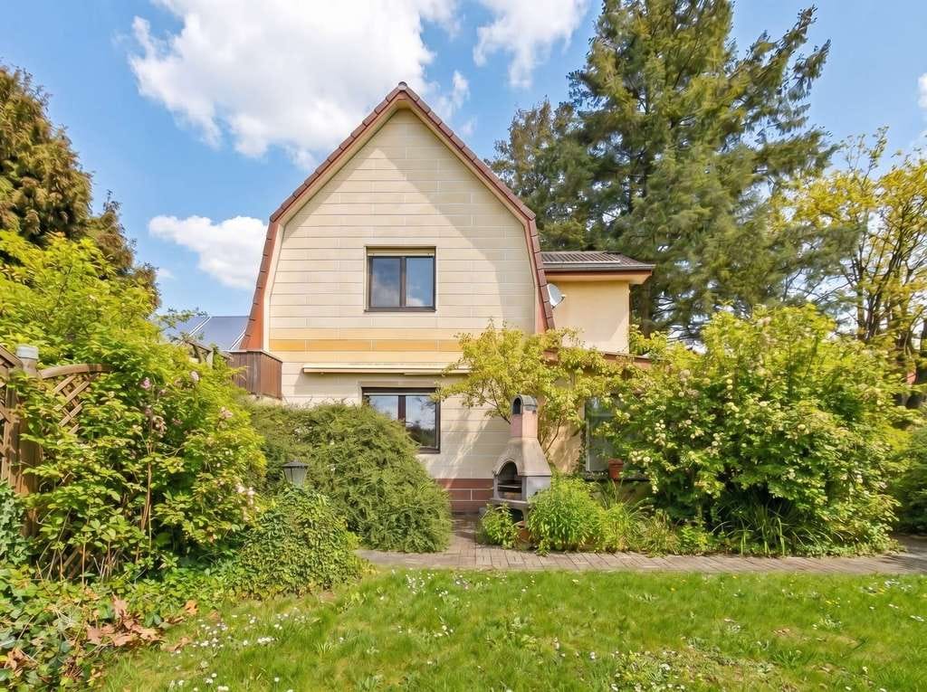 Immobilie in Brieselang - KENSINGTON - Exklusiv - Charmanter Altbau zentral in Brieselang-Süd mit Nebengelass zum Abriss - Bild 1