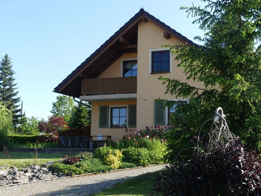 Immobilie in Markneukirchen - Kleinod im oberen Vogtland - modernes Wohnhaus, neues Nebengebäude Carports, Stallungen uvm. - Bild 2