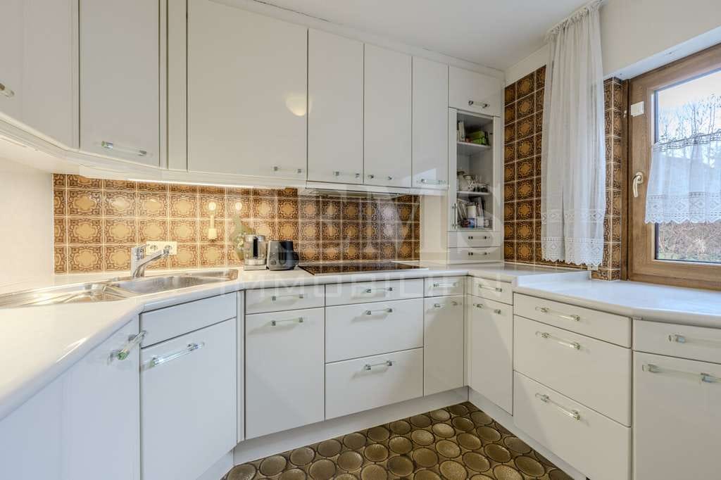 Immobilie in Althütte - Familienparadies: DHH mit 8 Zimmern, Garten, Terrasse & Balkon in ruhiger, sonniger Lage - Bild 1