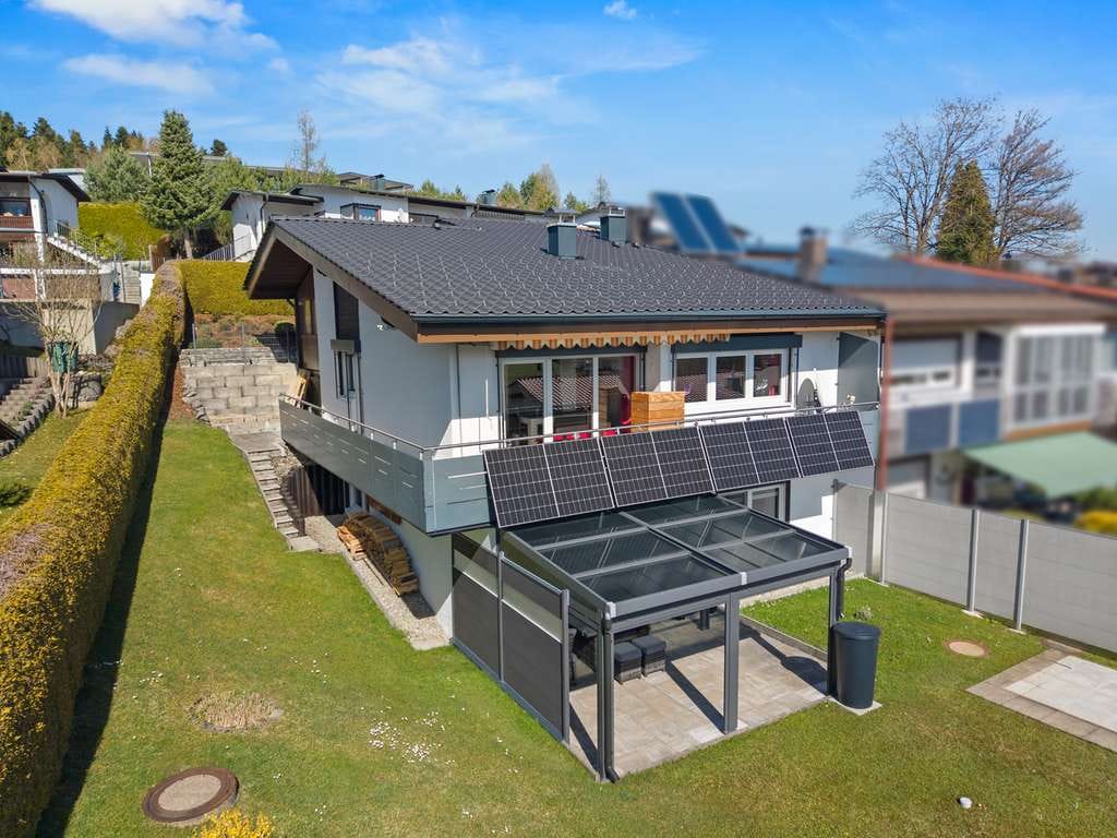 Immobilie in Scheidegg - DHH mit Bergblick in Scheidegg – top gepflegt, modernisiert & mit Garten + Terrasse - Bild 0
