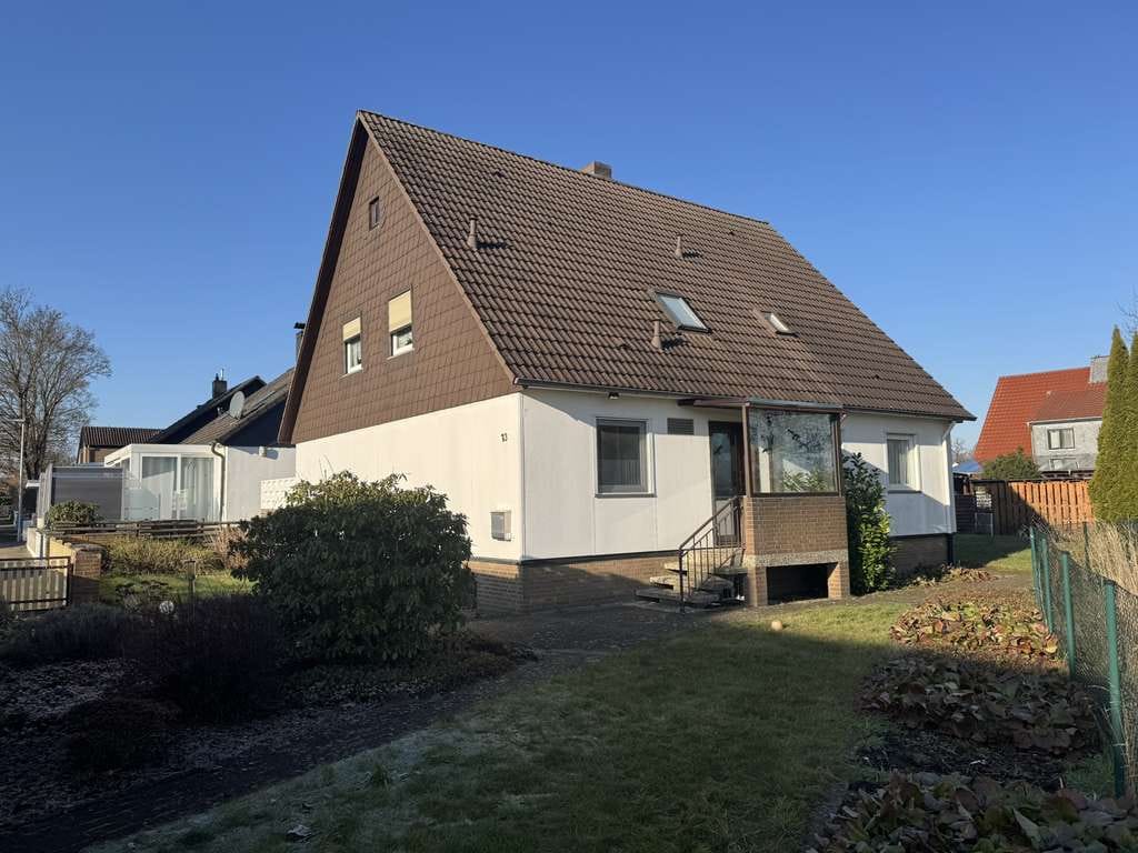 Immobilie in Neustadt am Rübenberge - Zweifamilienhaus  oder Grundstück! Wunderschöne Lage mit großer Doppelgarage - Bild 0