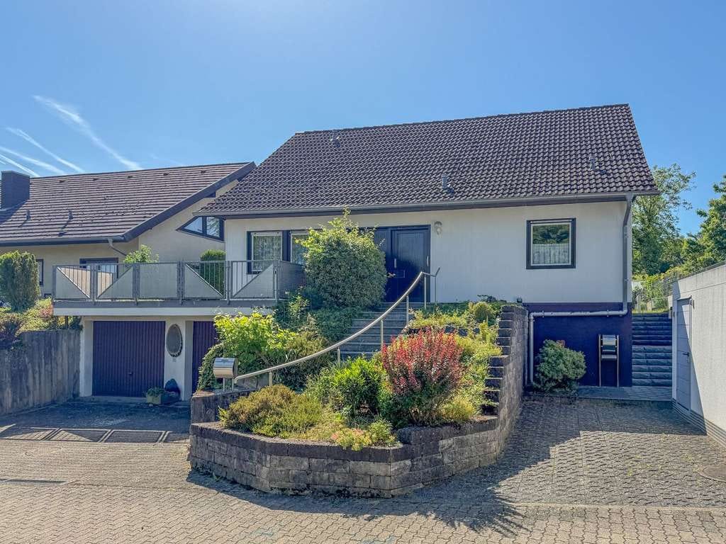Immobilie in Ubstadt-Weiher - Solide Basis für Ihr neues Zuhause: Fertighaus mit großem Entwicklungspotenzial - Bild 1