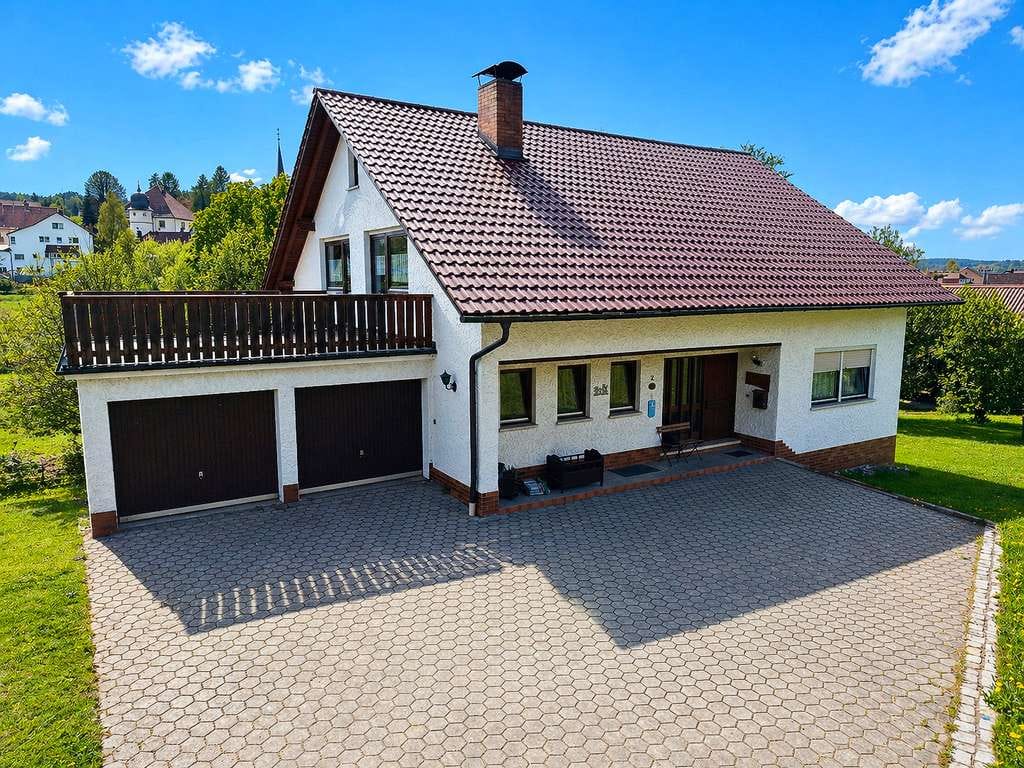 Immobilie in Kronach - Gepflegtes Einfamilienhaus mit Ausbaureserve in Kronach OT Fischbach - Bild 0
