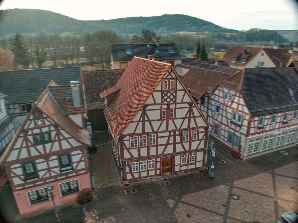 Immobilie in Breuberg - Vermietet: Charaktervolles Fachwerkhaus unter Denkmalschutz in bester Altstadtlage von Breuberg - Bild 2