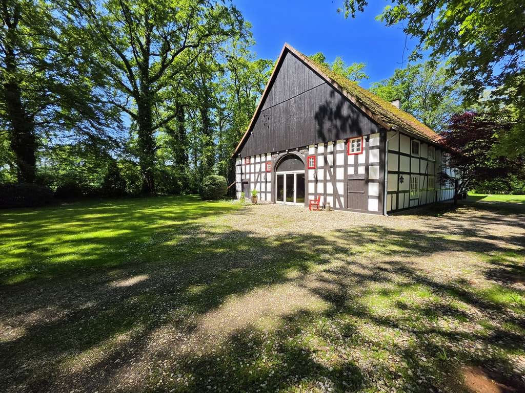 Immobilie in Hövelhof - Großzügiges Zuhause im Grünen - Historisches Einfamilienhaus mit großem Grundstück in Hövelhof - Bild 3