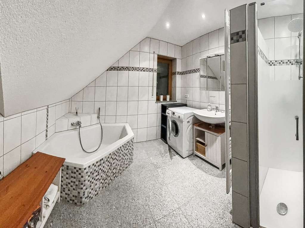 Immobilie in Blaufelden - Attraktiv vermietetes Mehrfamilienhaus mit 3 Wohneinheiten und Garten in Blaufelden - Bild 4