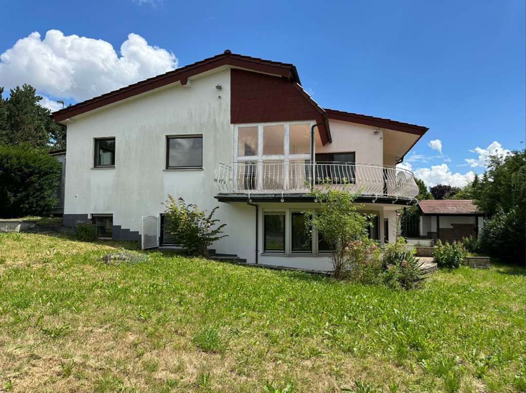 Immobilie in Buchen (Odenwald) - GLOBAL INVEST | Tolles Ein- oder Zweifamilienhaus mit 3 Garagen und über 1.000m² gr. Grundstück - Bild 2