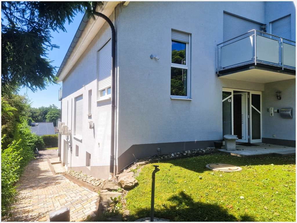 Immobilie in Grünberg - Hochwertig ausgestattete Stadtvilla mit Pool im Herzen von Grünberg! - Bild 1