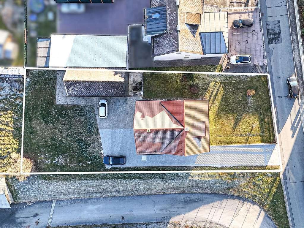 Immobilie in Grafenwöhr - 7,21 % Rendite! Hochwertig renoviertes Dreifamilienhaus mit Carport und großem Grundstück - Bild 4