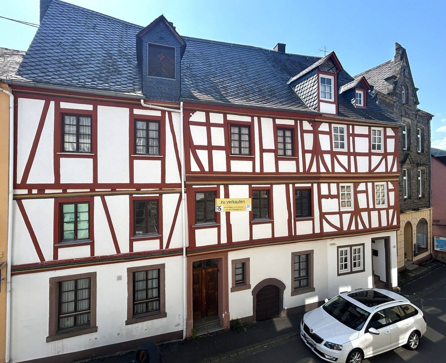 Immobilie in Briedel - historisches Fachwerk-Winzer-Haus mit Weinbergsblick über die Mosel - Bild 0