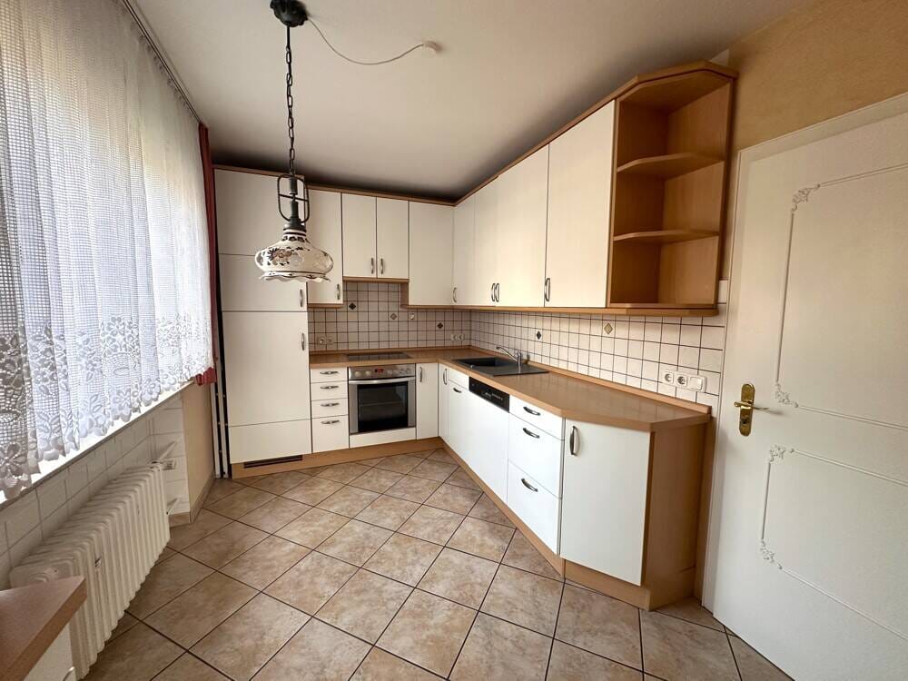 Immobilie in Klingenberg am Main - Lichtdurchflutetes Einfamilienhaus mit großem Garten - ideal für Familien - Bild 3