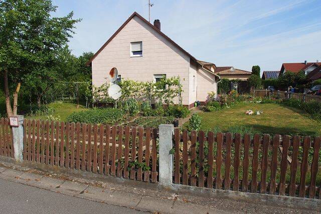 Immobilie in Wallersdorf - Einfamilienhaus mit ebenerdigem Grundstück in ruhiger Wohnlage der Marktgemeinde Wallersdorf - Bild 2