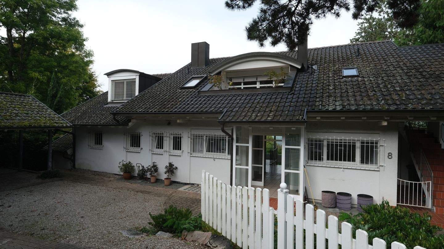 Immobilie in Staufen im Breisgau - Wohnen mit Burgblick - Maisonettewohnung mit Pool und Hauscharakter in Staufen - Bild 2
