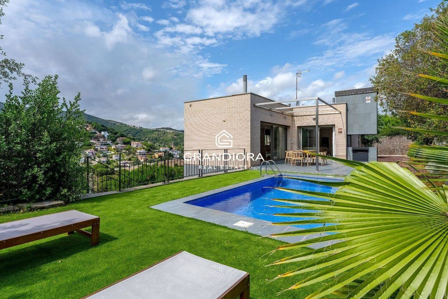 Immobilie in Stützengrün - Exklusive Villa mit Garten und privatem Pool in einer der besten Gegenden von Alella - Bild 1
