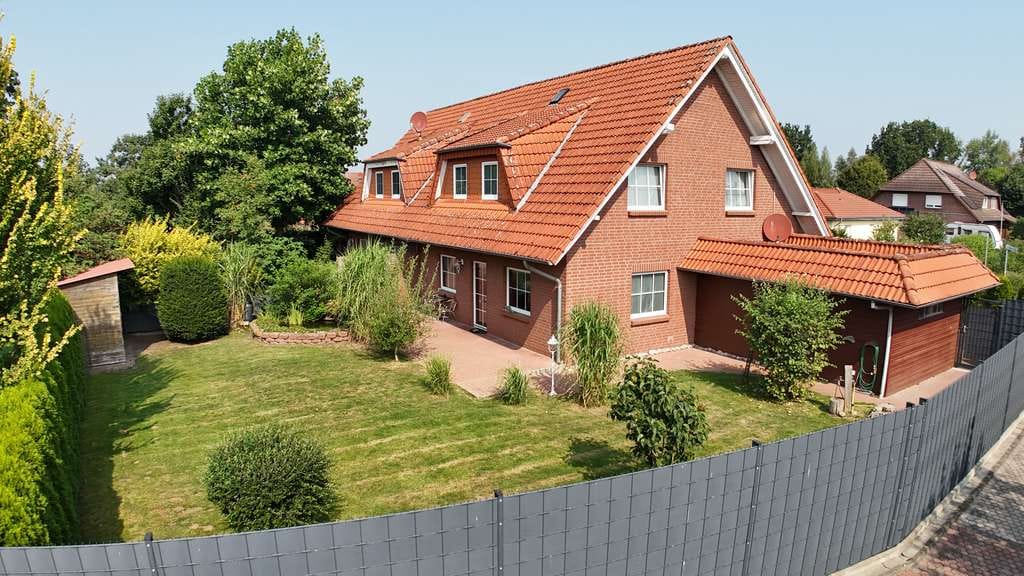 Immobilie in Müden (Aller) - Doppelhaushälfte mit Doppelcarport/Nebengebäude in ruhigem Wohngebiet - Bad und Heizung neu - Bild 2