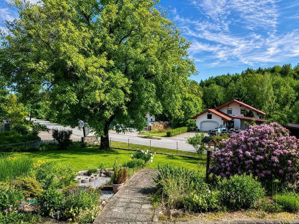 Immobilie in Tittling - Doppelhaus in Tittling: viel Platz für Familie, Gartenzeit und neue Lebensideen - Bild 1