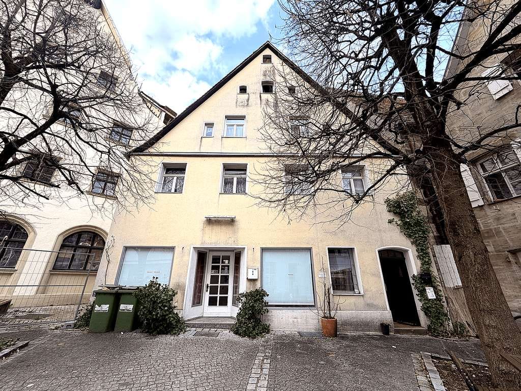 Immobilie in Hersbruck - Denkmaljuwel am Marktplatz: Renditestarkes Stadthaus 6,7% - Bild 0