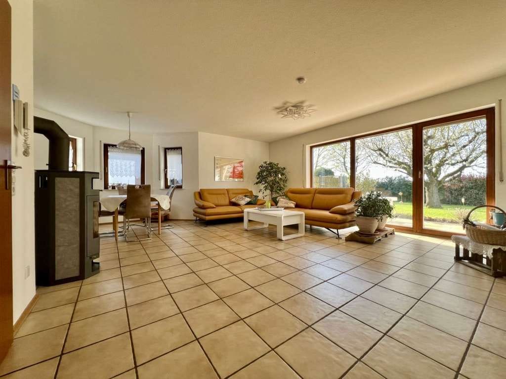 Immobilie in Steinweiler - Ihr neues Zuhause in Steinweiler mit Garten und Wohlfühlcharakter - Bild 2