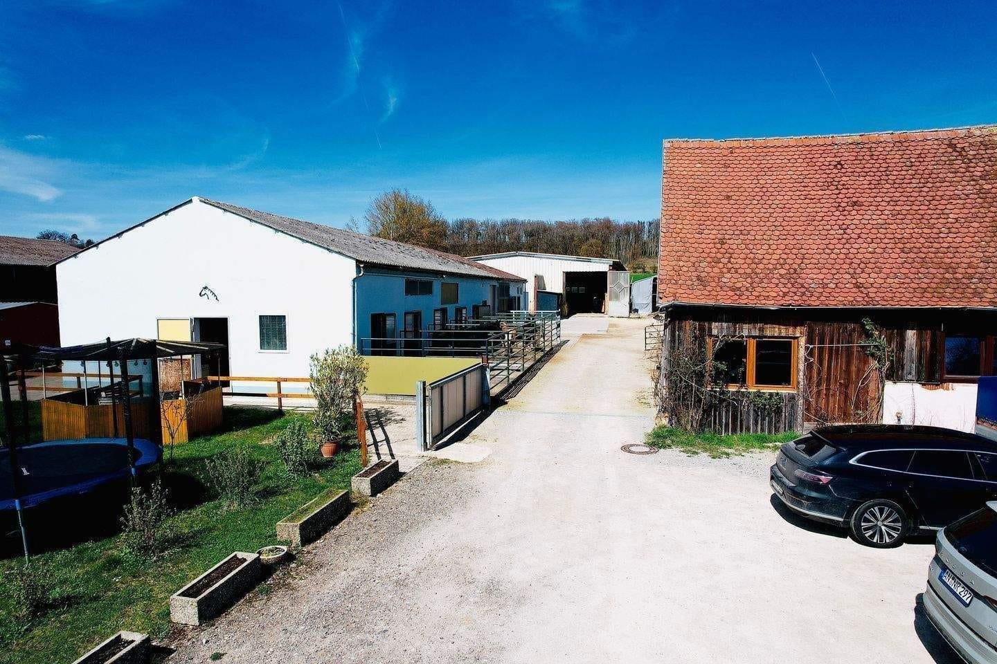 Immobilie in Leutershausen - Reitanwesen mit großem Wohnhaus  und Entwicklungspotenzial - Bild 2