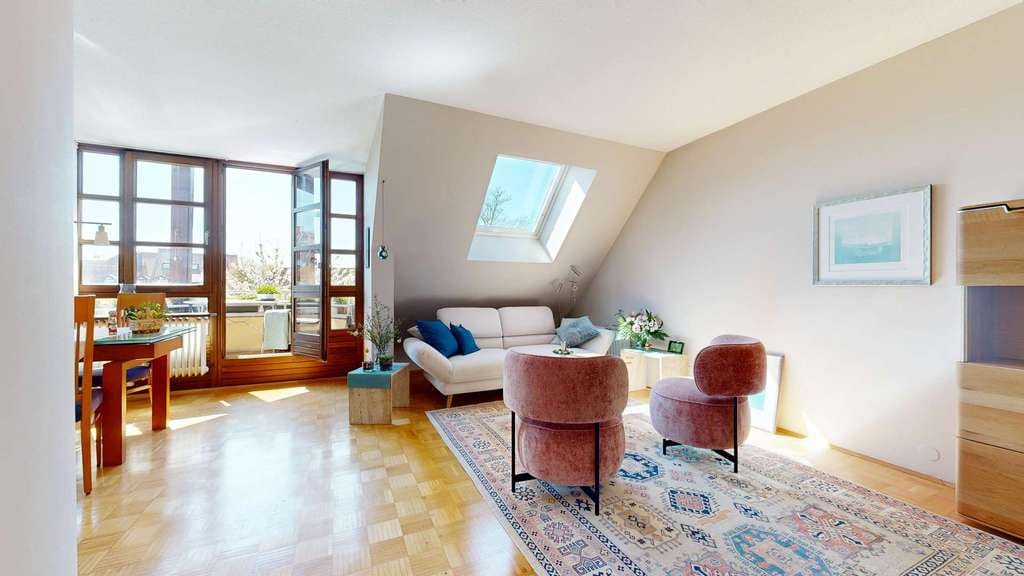 Immobilie in Kirchheim bei München - Attraktive Maisonette-Wohnung mit zwei Südbalkonen in Kirchheim - Bild 1