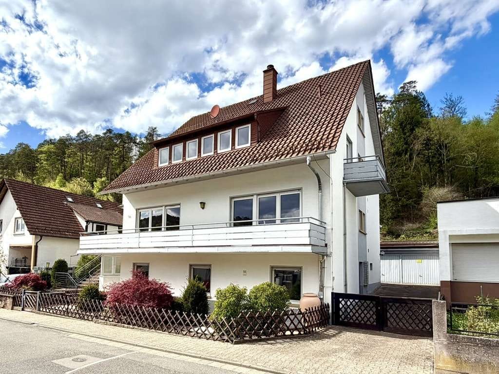 Immobilie in Dahn - Attraktives Zweifamilienhaus - plus Büroebene und Dachwohnungsoption - Waldrandlage. - Bild 0