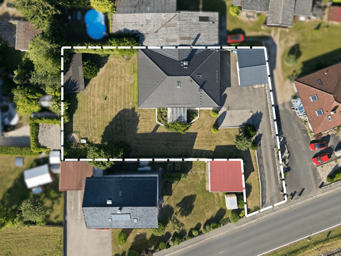 Immobilie in Pressath - Sofort bezugsfertig! Modernisierter Bungalow mit Werkstatt und großem Garten - Bild 4