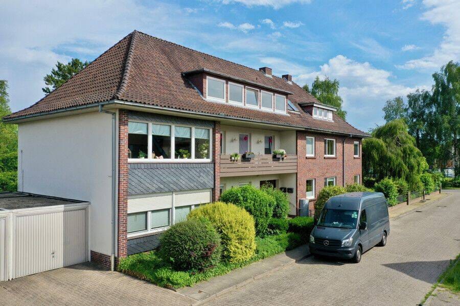 Immobilie in Sittensen - Mehrfamilienhaus mit großzügigem Grundstück und Garagen - Bild 0