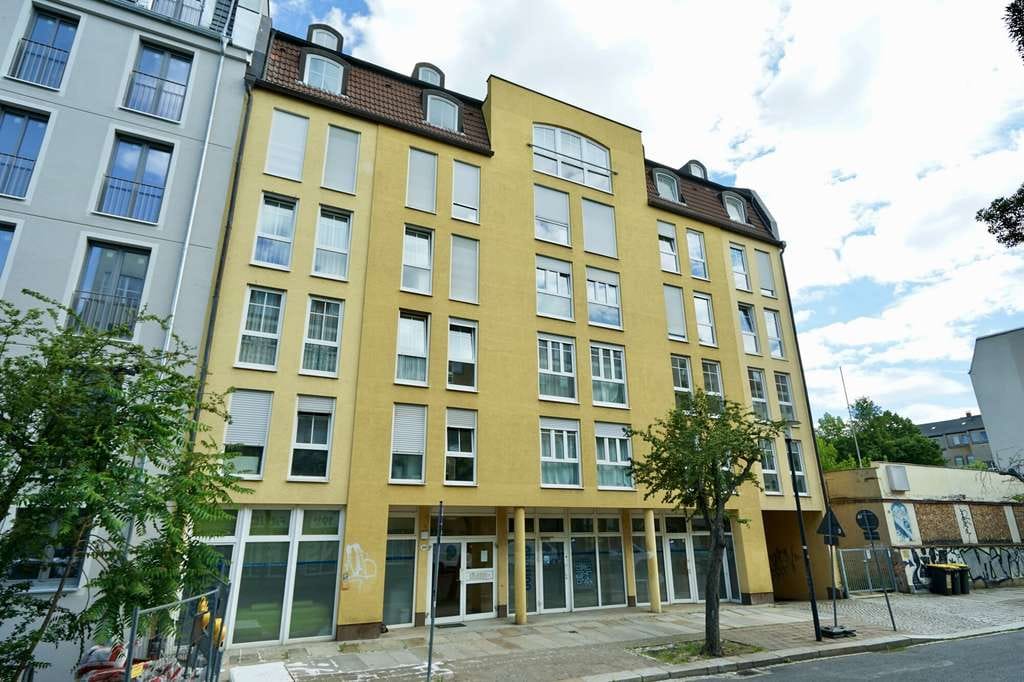 Immobilie in Dresden - Barrierefreie Zwei-Raum-Wohnung mit TG-Stellplatz - Bild 0