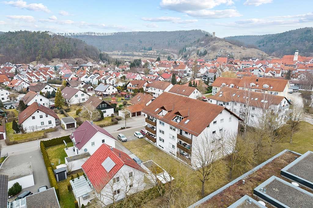 Immobilie in Schelklingen - Für die kleine Familie! Gemütliche 3,5-Zimmer-Eigentumswohnung - Bild 2