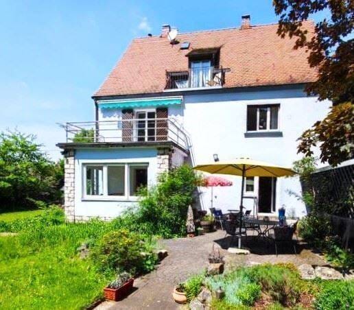 Immobilie in Schwaig bei Nürnberg - SOLIDE und gepflegt!  EFH mit Charme + 237 m² Wfl. -erweiterbar + 1.200 m² Grundstück mit Bauoption + Frei - Bild 0